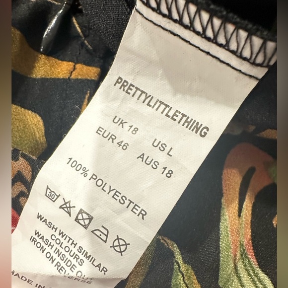 Pretty Little Thing Crop black floral top blouse cutout front buttons SZ L - Picture 8 of 9